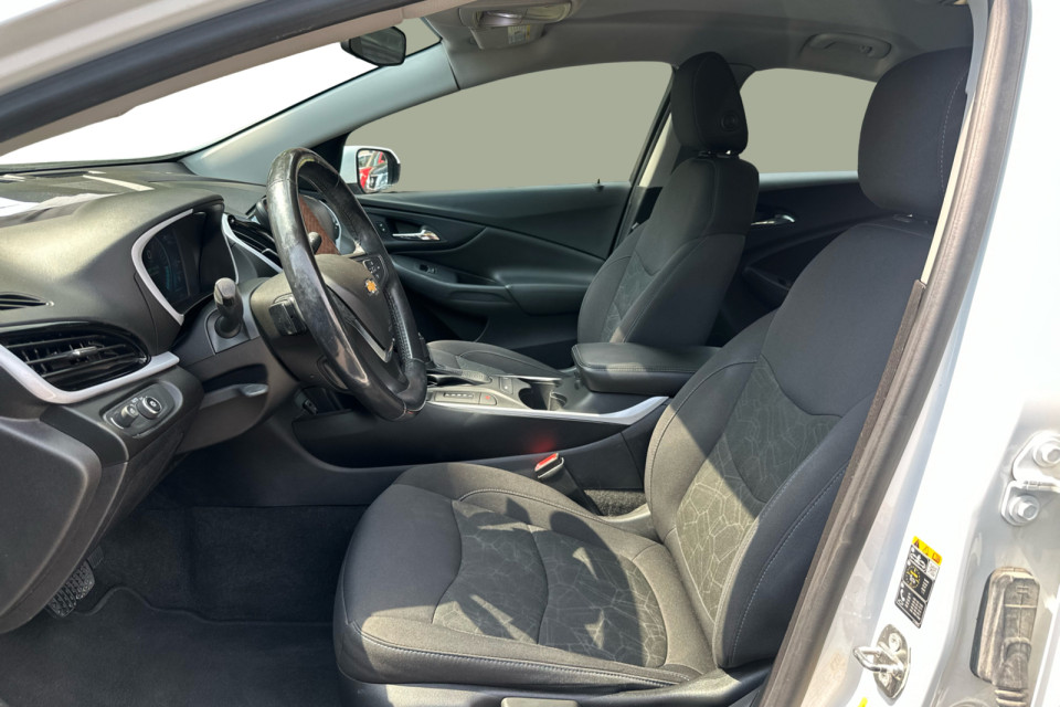 2018 Chevrolet Volt - Image 11