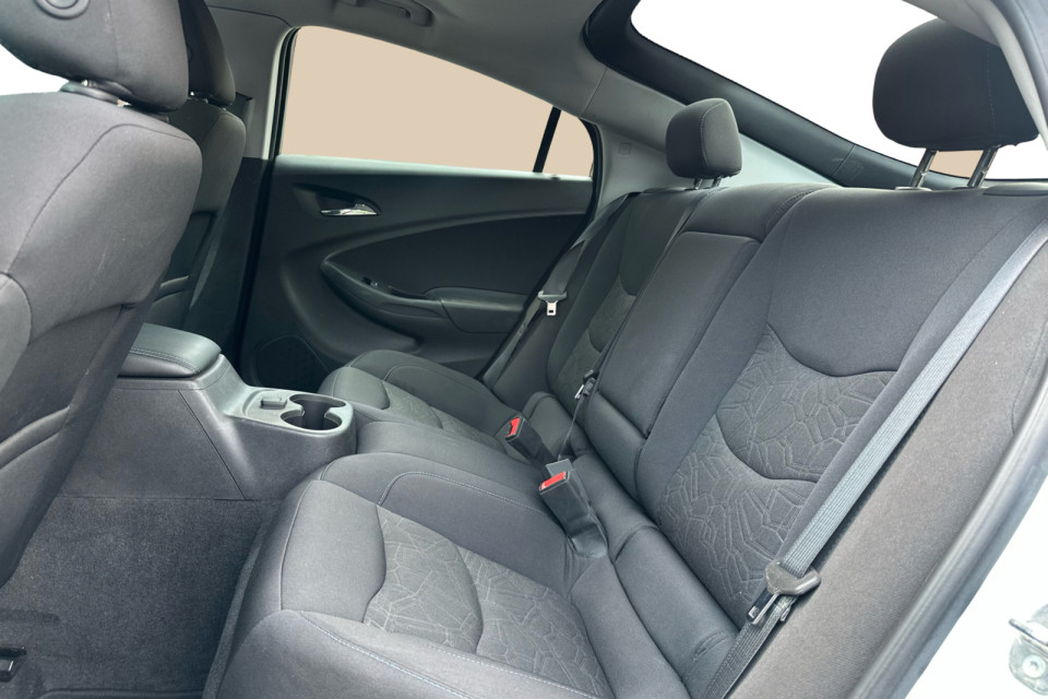 2018 Chevrolet Volt - Image 12