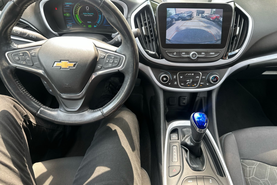 2018 Chevrolet Volt - Image 15