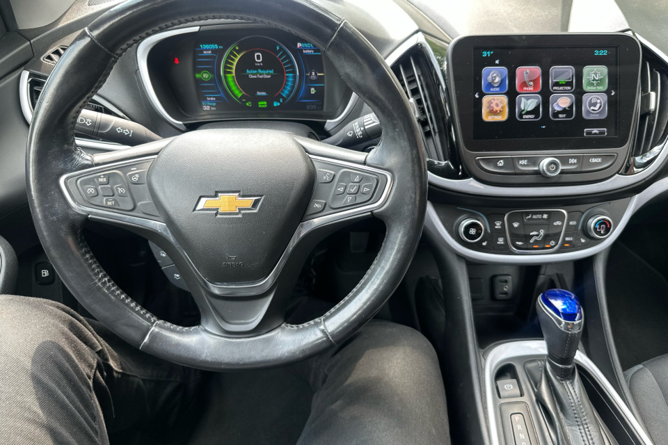 2018 Chevrolet Volt - Image 16