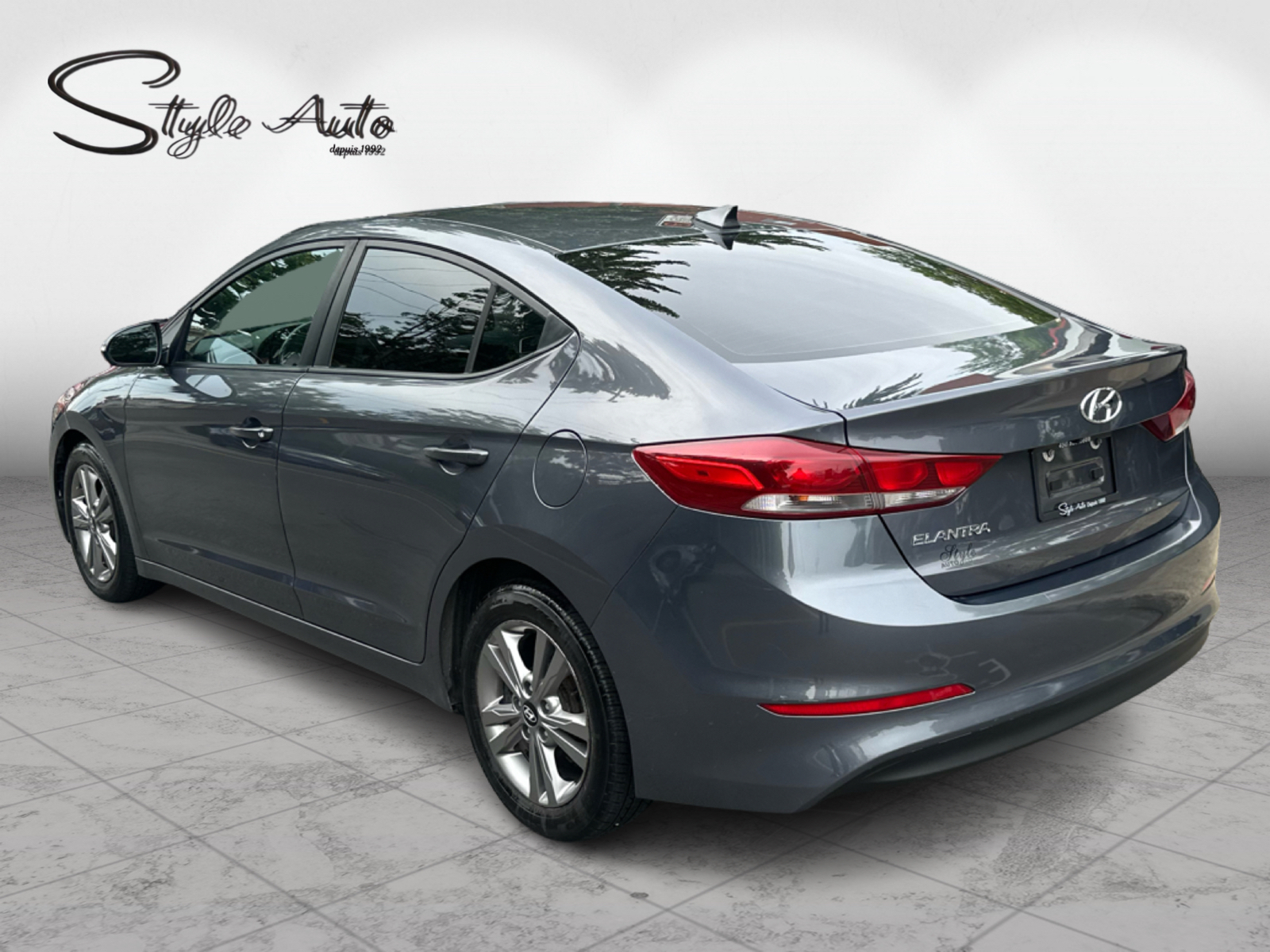 2018 Hyundai Elantra - Image 4