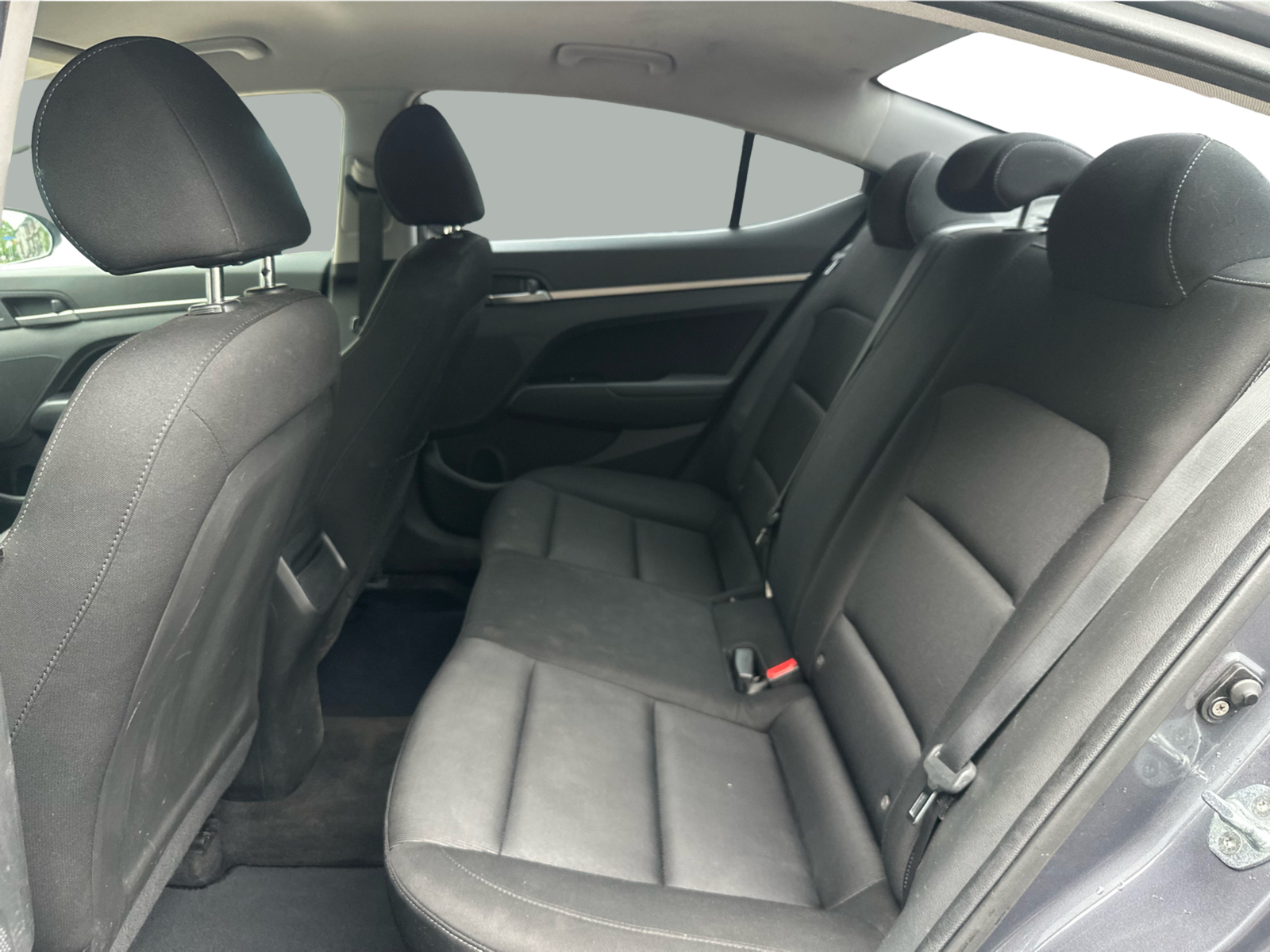 2018 Hyundai Elantra - Image 12