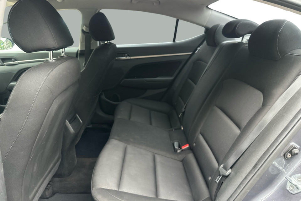 2018 Hyundai Elantra - Image 12