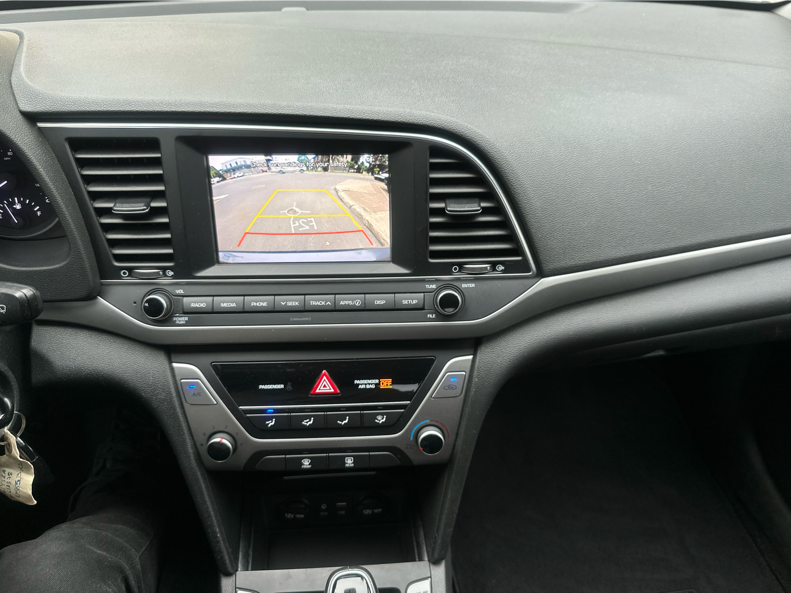 2018 Hyundai Elantra - Image 13