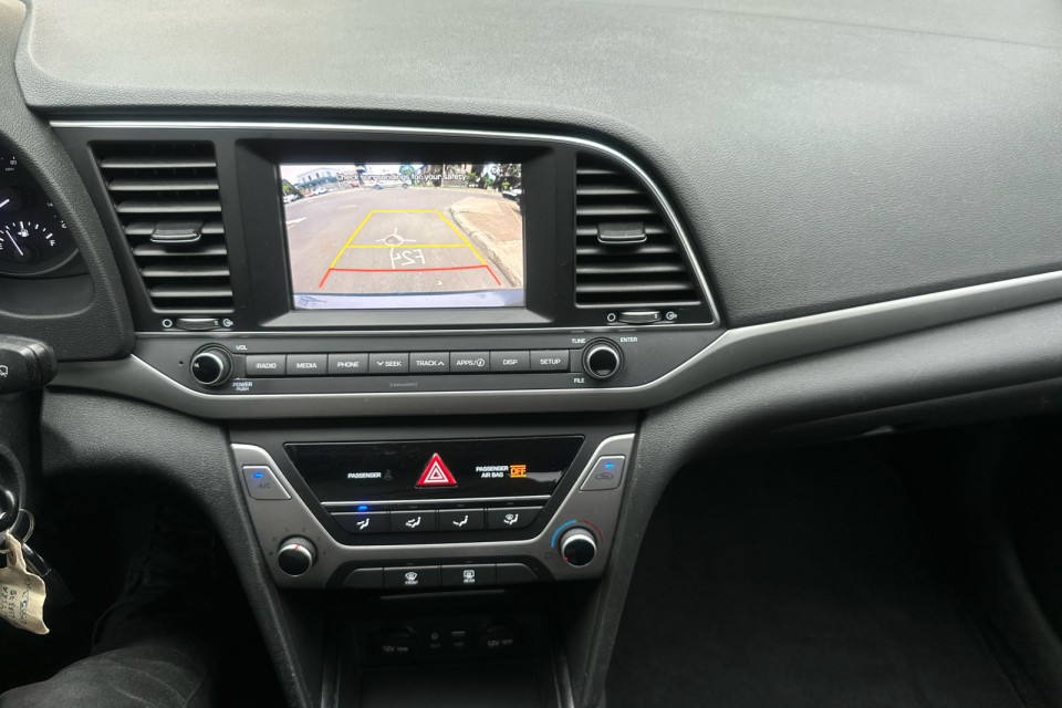 2018 Hyundai Elantra - Image 13