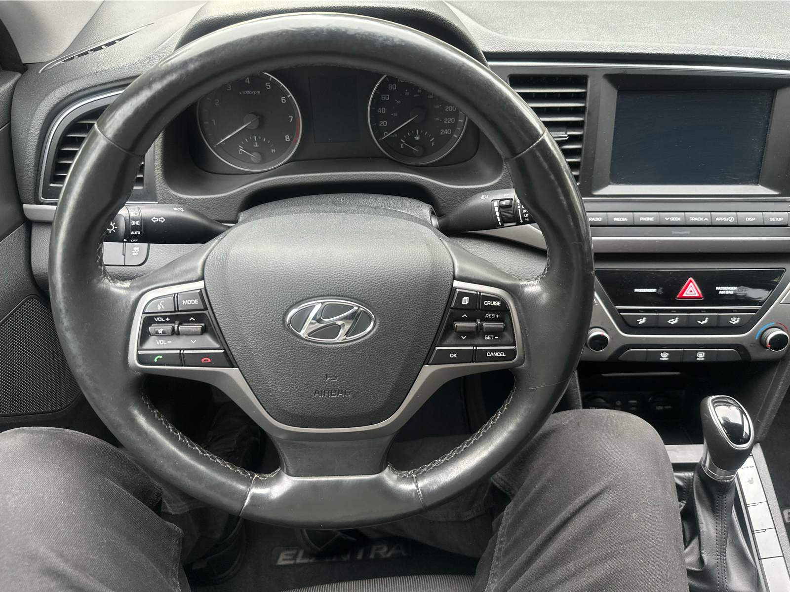 2018 Hyundai Elantra - Image 16