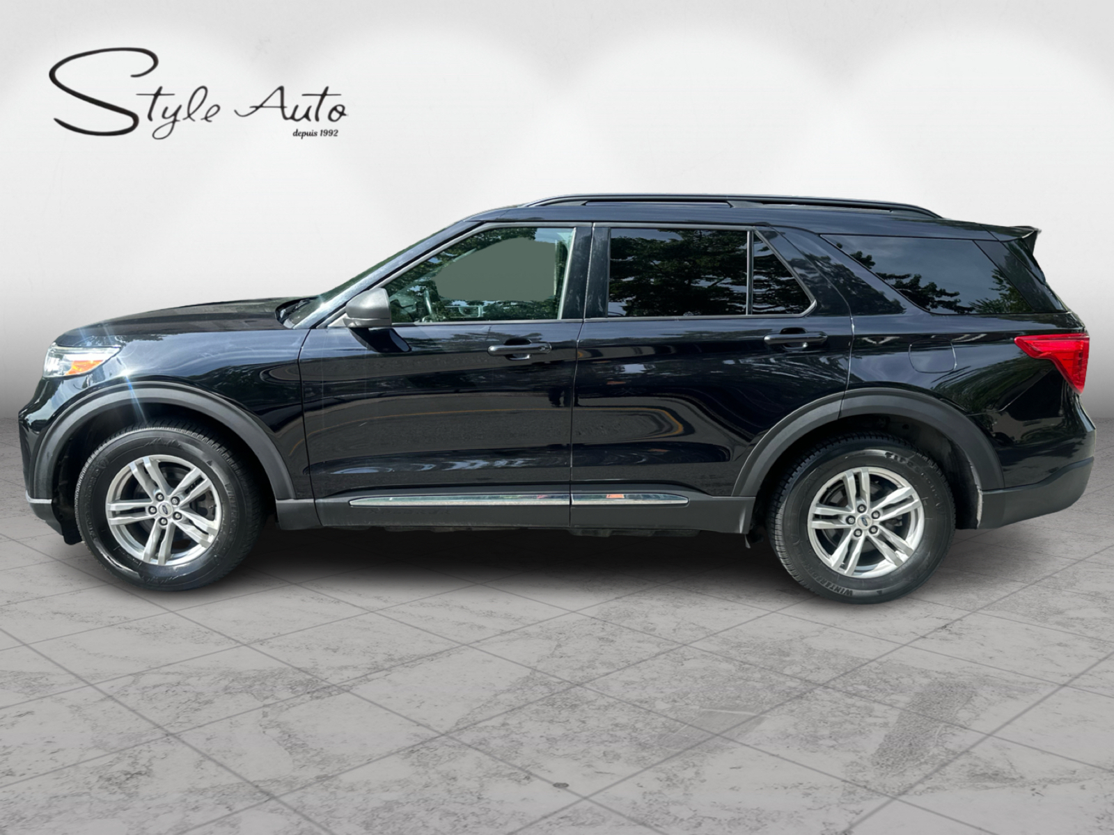 2020 Ford Explorer - Image 3