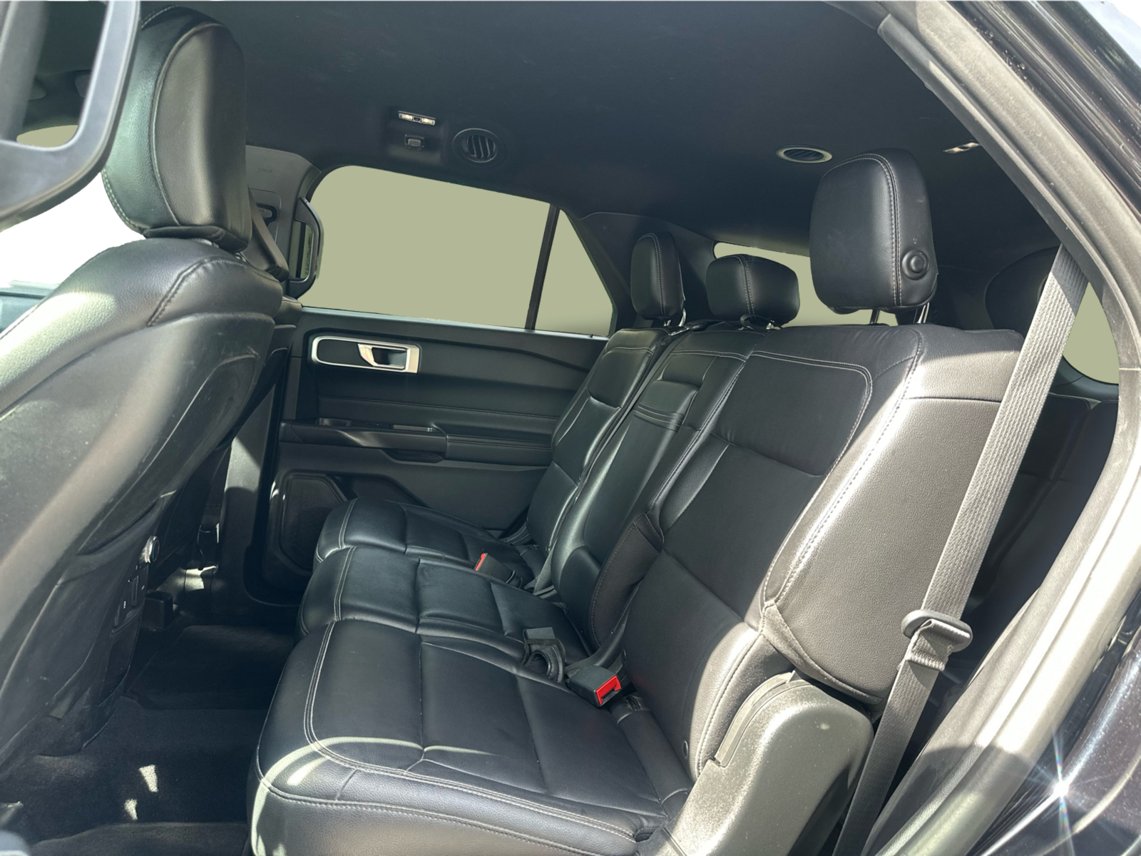 2020 Ford Explorer - Image 12