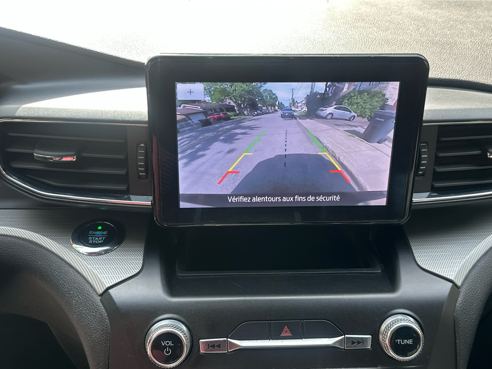 2020 Ford Explorer - Image 17