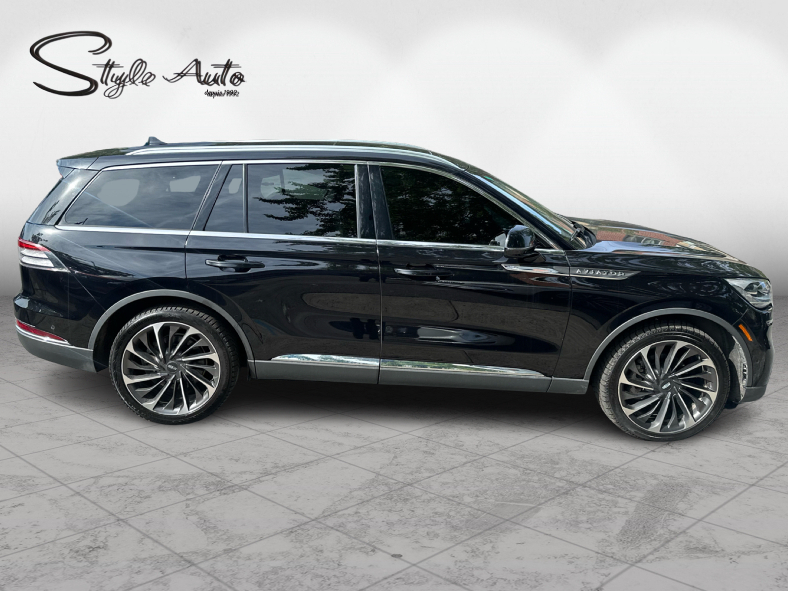 2020 Lincoln Aviator - Image 8