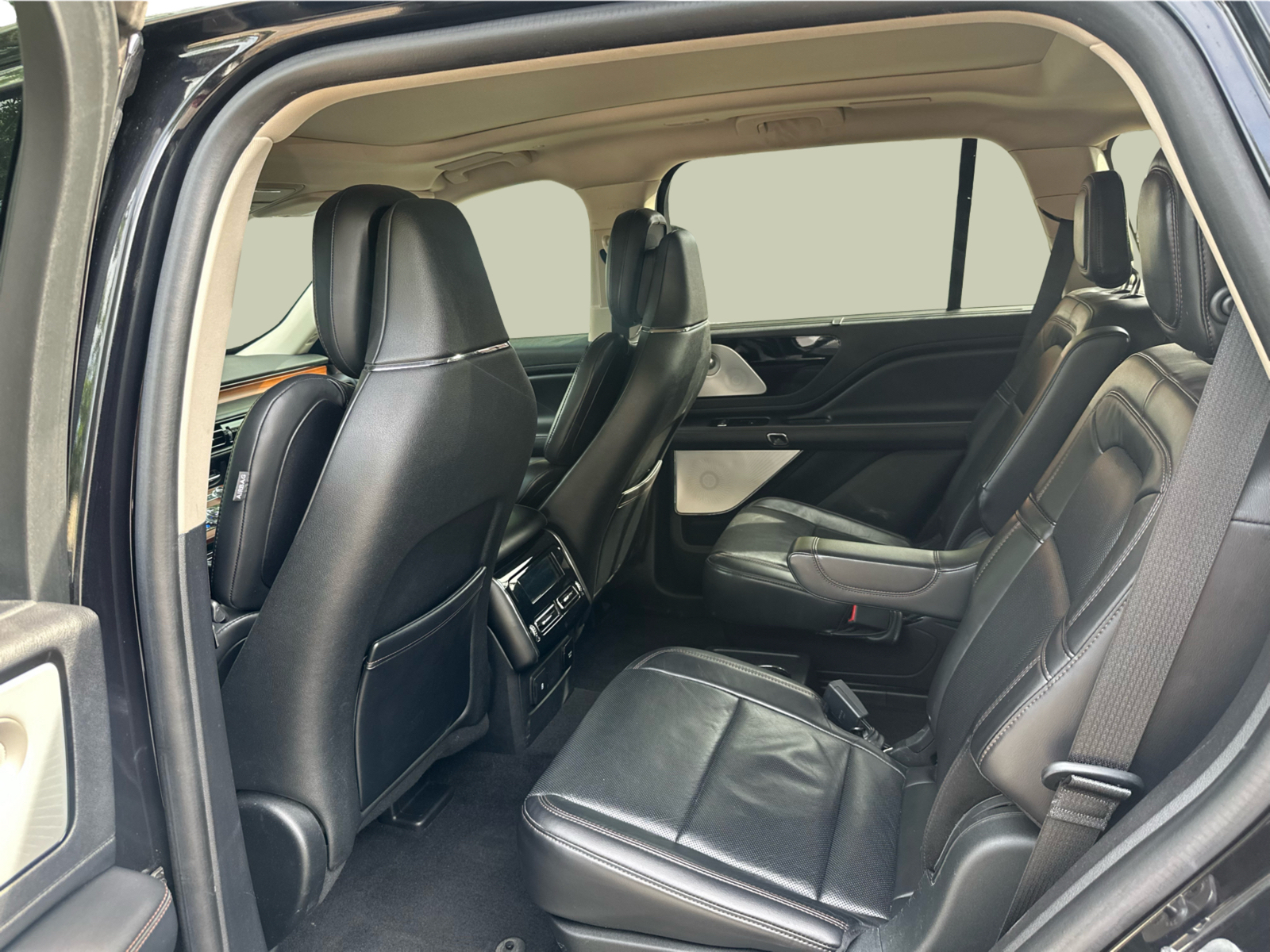 2020 Lincoln Aviator - Image 13