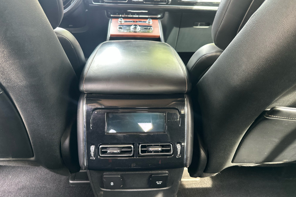 2020 Lincoln Aviator - Image 18