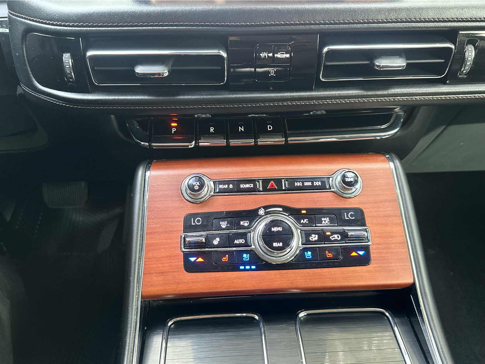 2020 Lincoln Aviator - Image 20