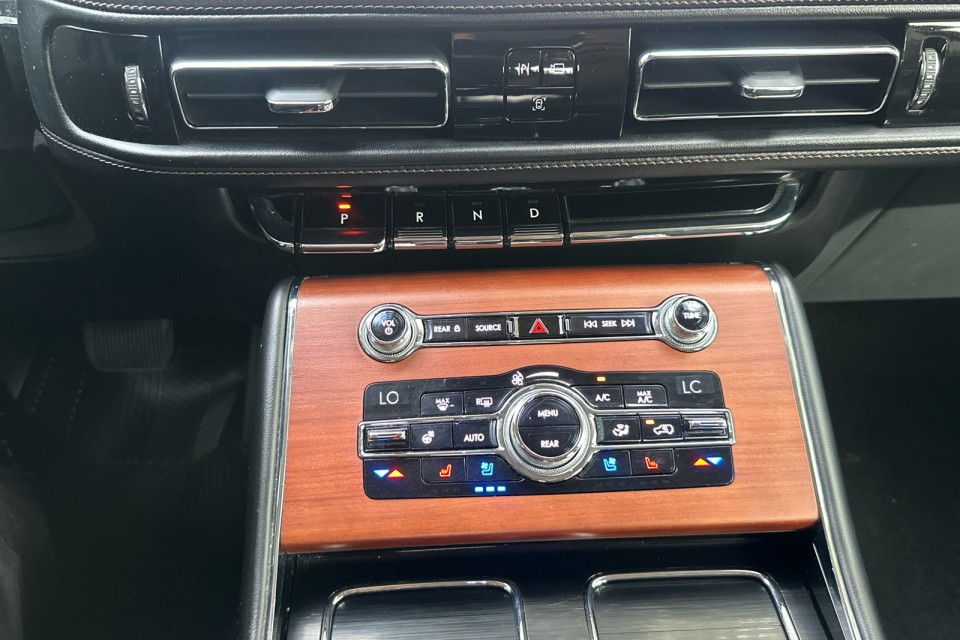 2020 Lincoln Aviator - Image 20