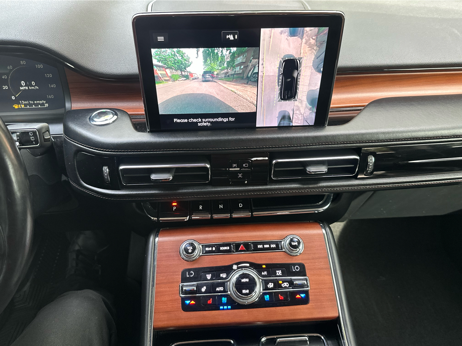 2020 Lincoln Aviator - Image 21
