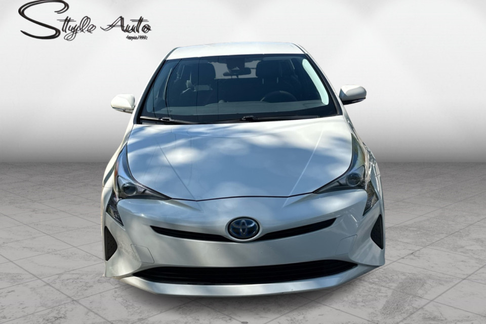2017 Toyota Prius - Image 2