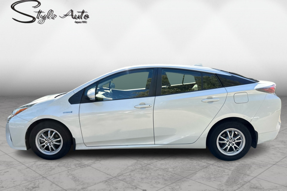 2017 Toyota Prius - Image 3
