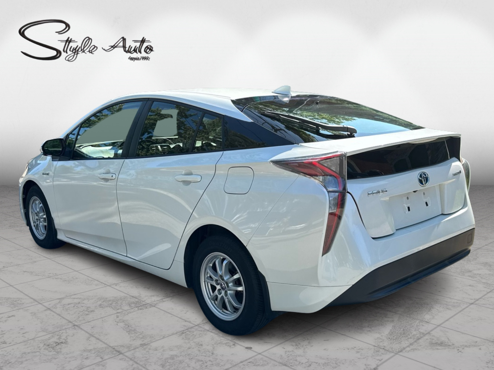 2017 Toyota Prius - Image 4