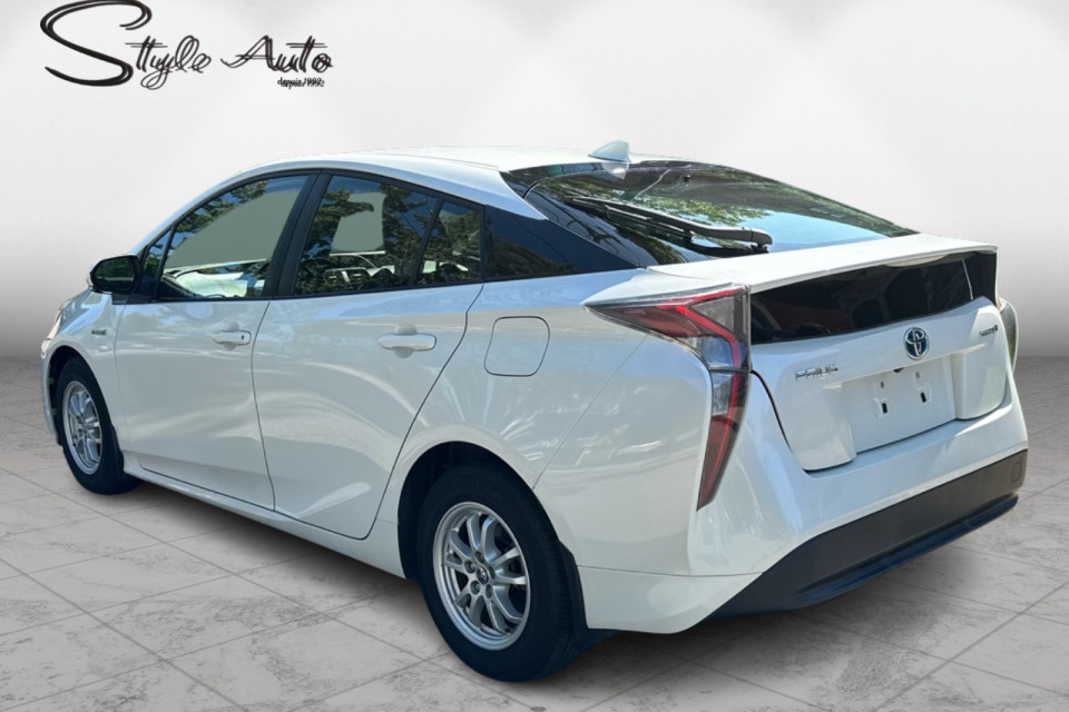 2017 Toyota Prius - Image 4