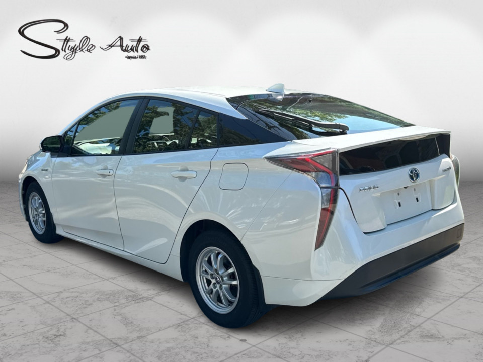 2017 Toyota Prius - Image 4