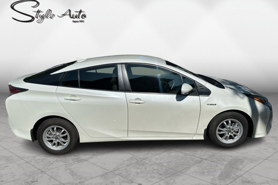 2017 Toyota Prius - Image 7