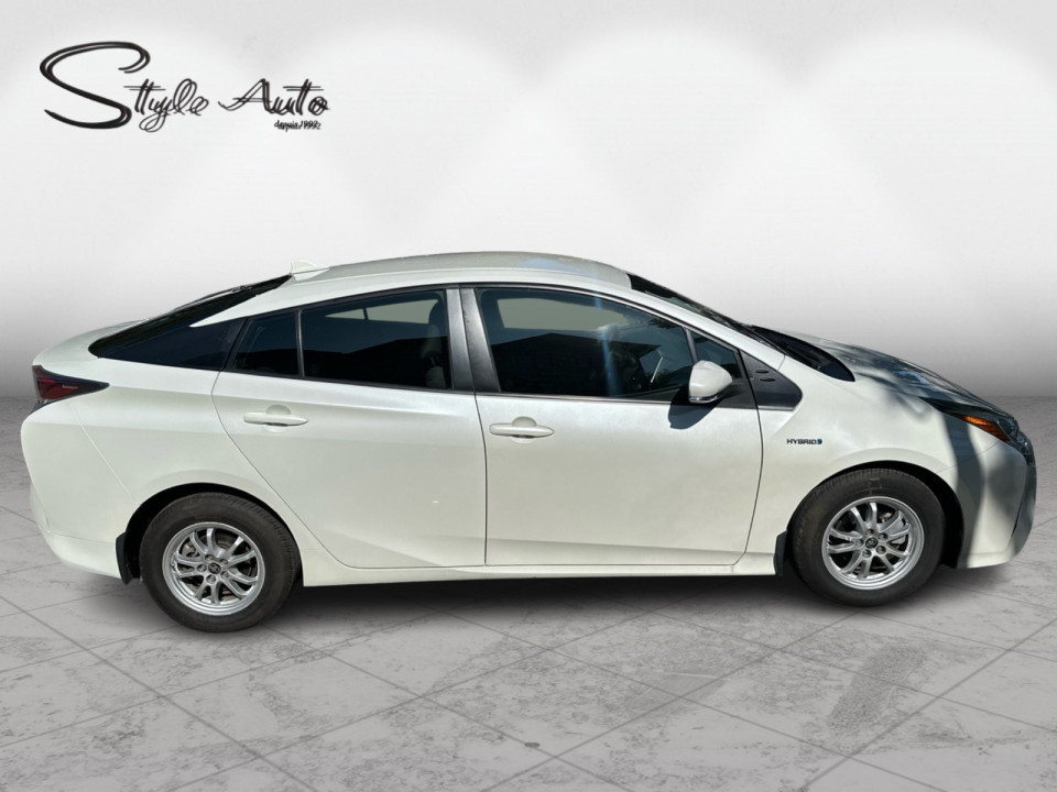 2017 Toyota Prius - Image 7