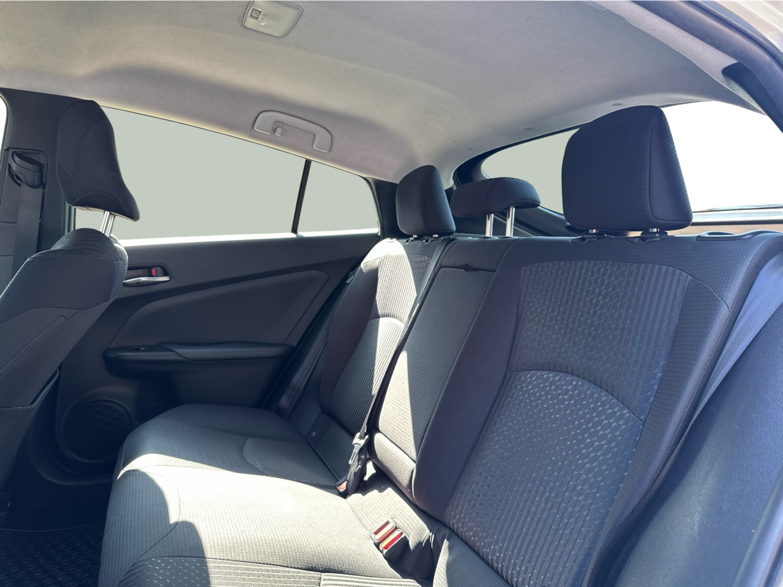 2017 Toyota Prius - Image 12