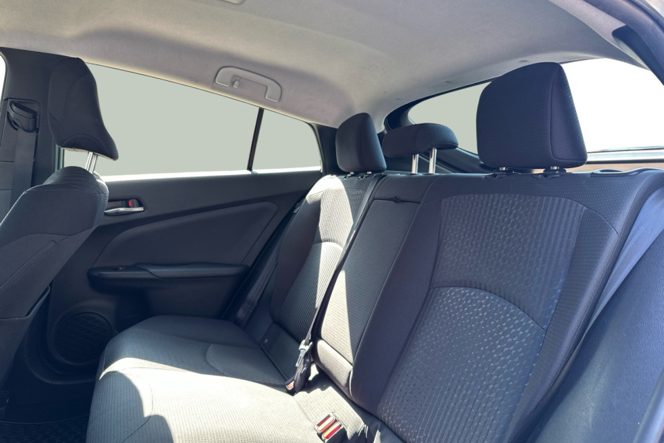 2017 Toyota Prius - Image 12