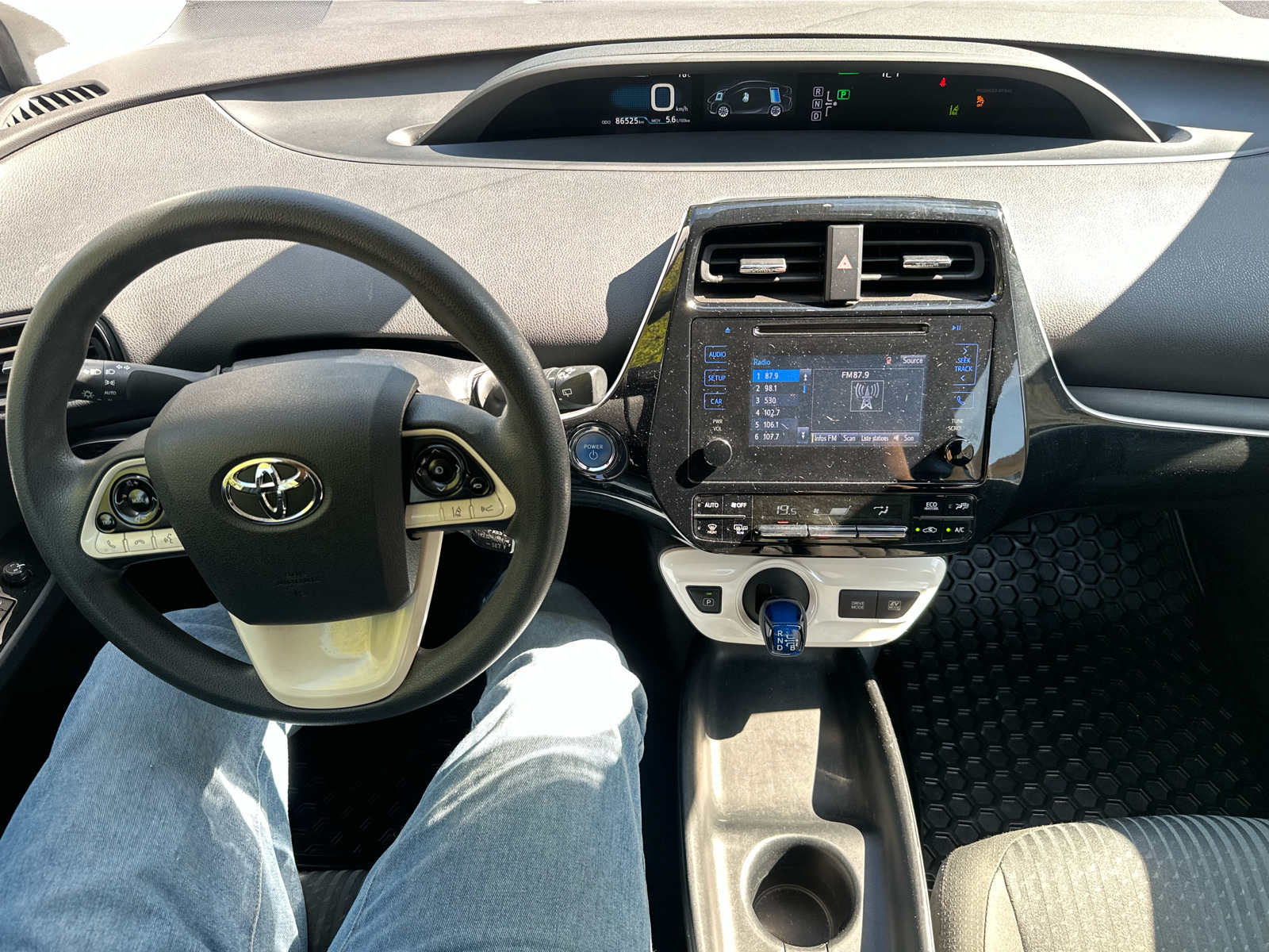2017 Toyota Prius - Image 14