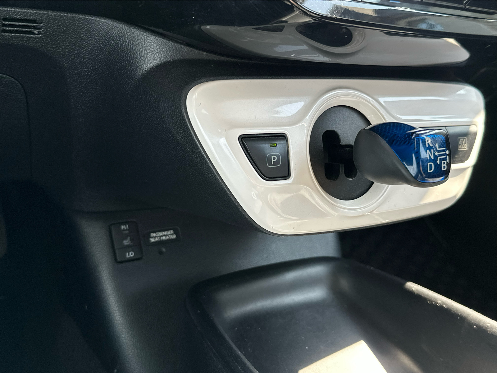 2017 Toyota Prius - Image 15