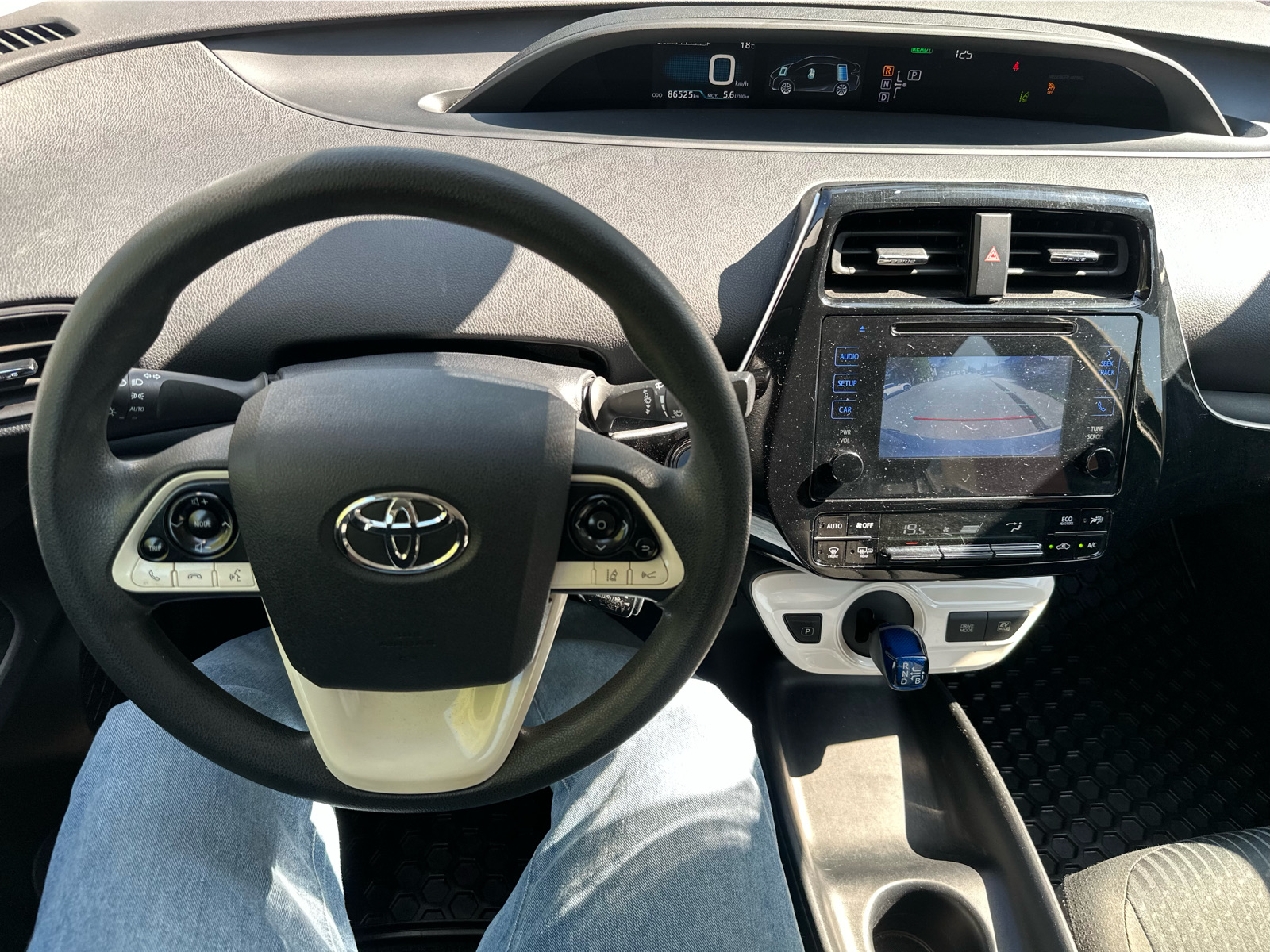 2017 Toyota Prius - Image 16