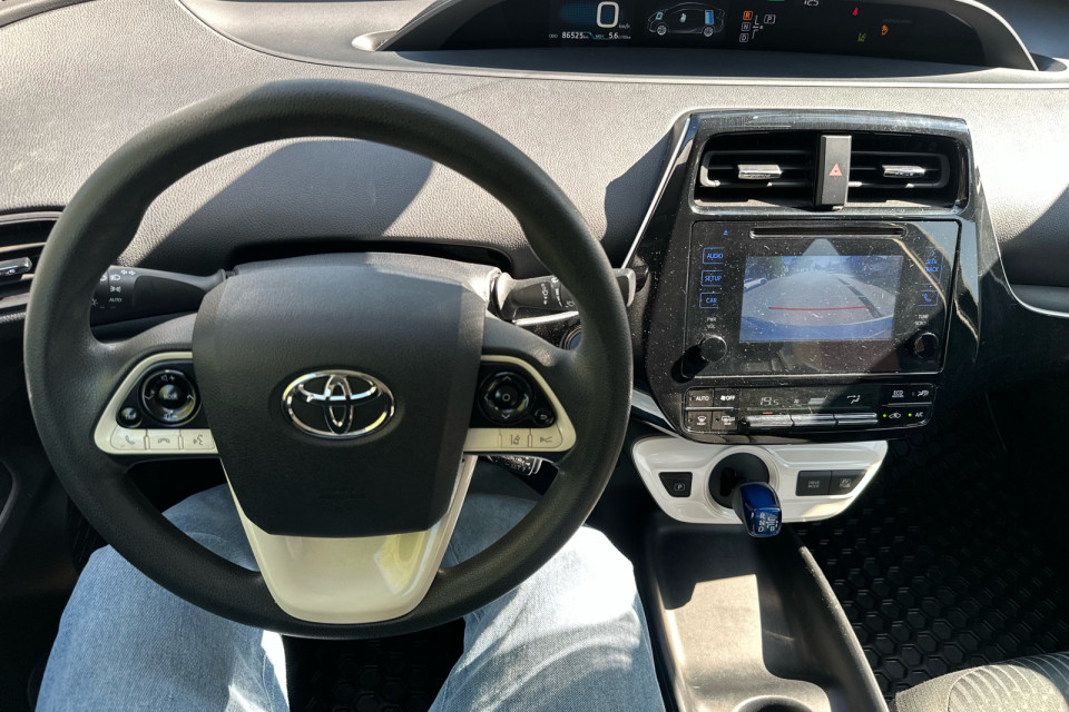 2017 Toyota Prius - Image 16