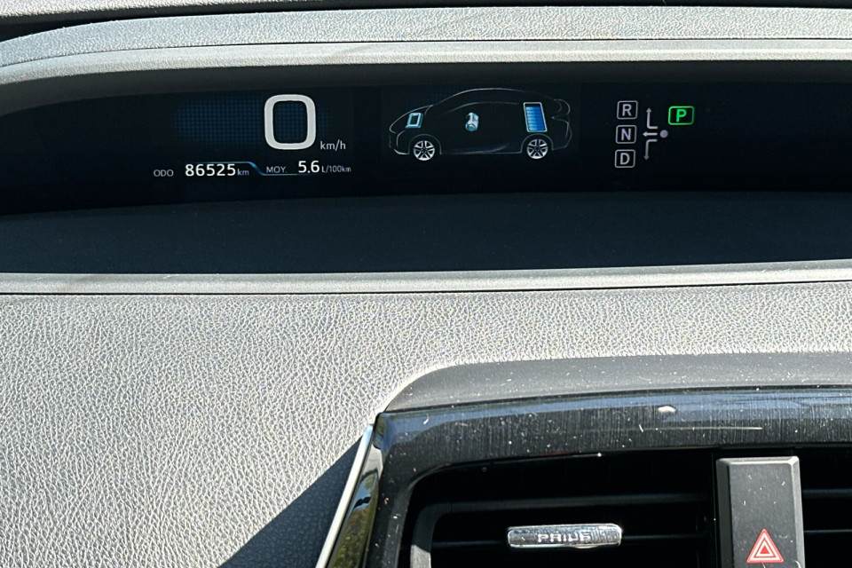 2017 Toyota Prius - Image 18