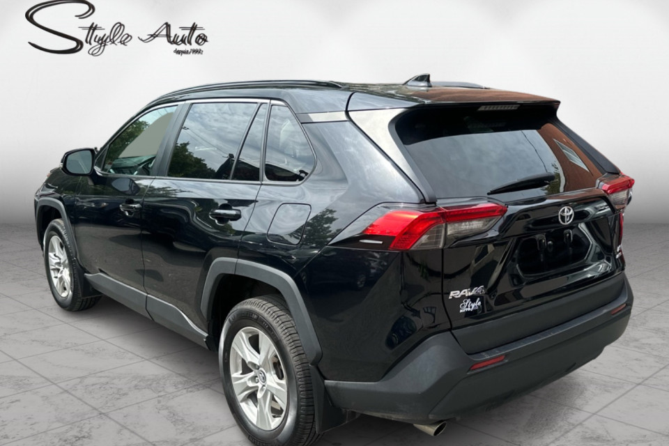 2019 Toyota RAV4 - Image 4
