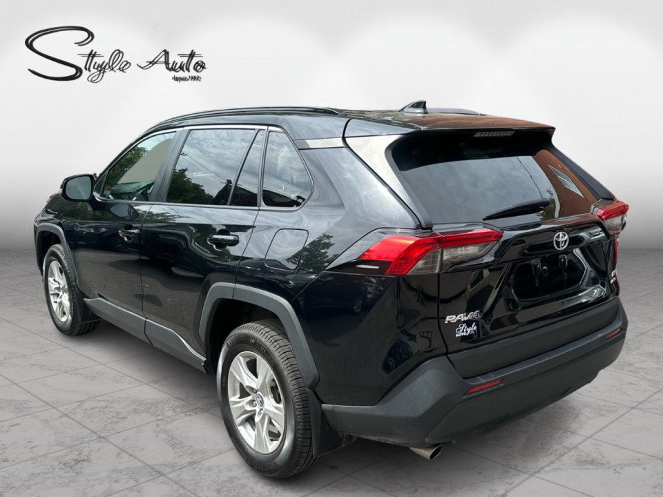 2019 Toyota RAV4 - Image 4