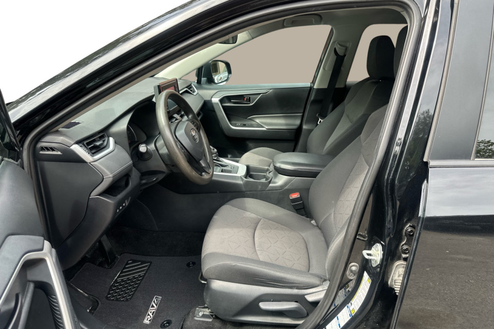 2019 Toyota RAV4 - Image 11