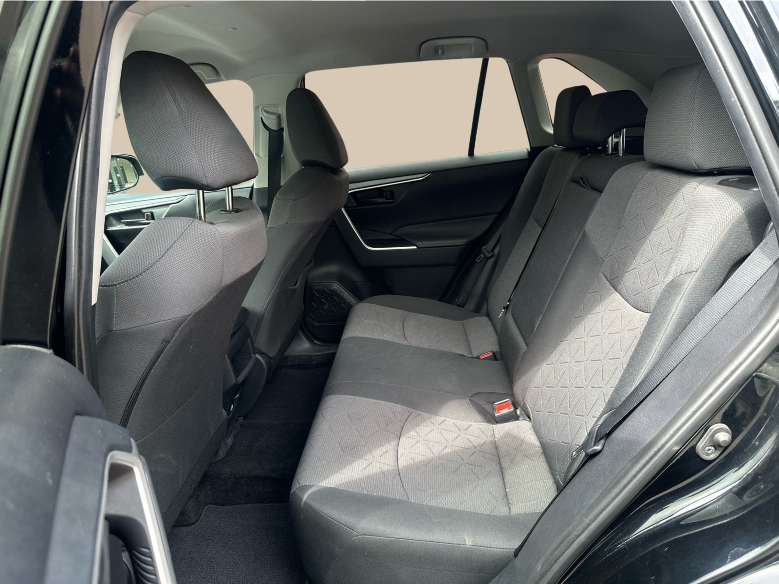 2019 Toyota RAV4 - Image 12