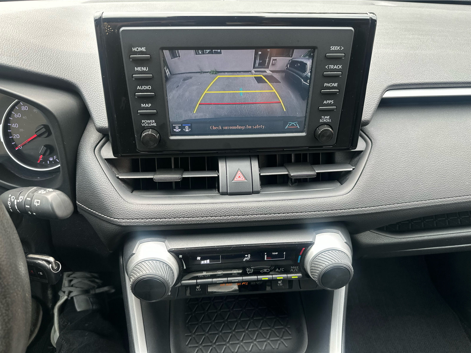2019 Toyota RAV4 - Image 13
