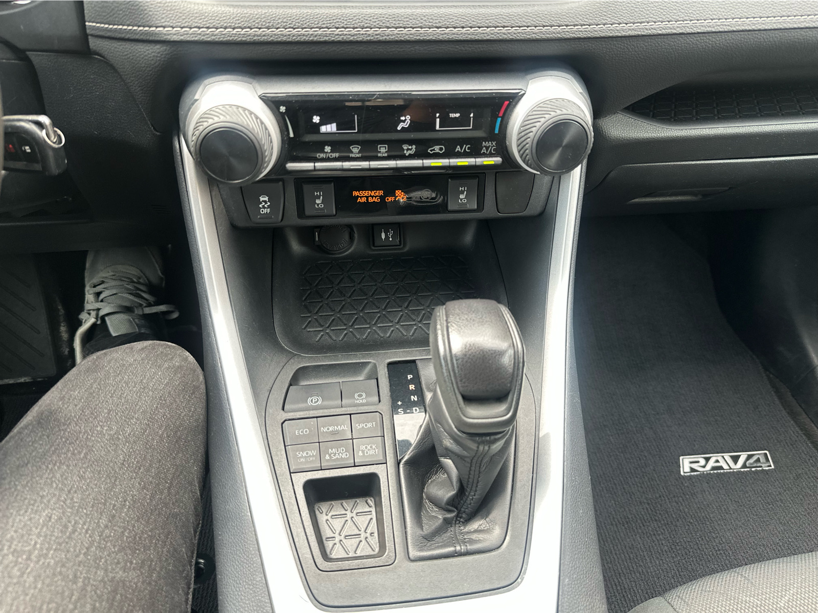 2019 Toyota RAV4 - Image 14