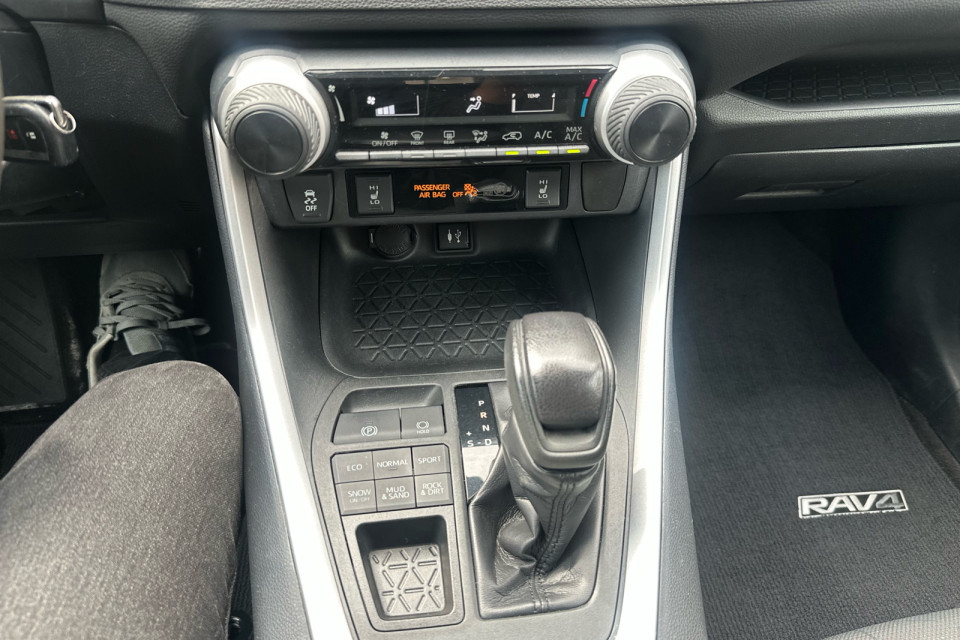 2019 Toyota RAV4 - Image 14