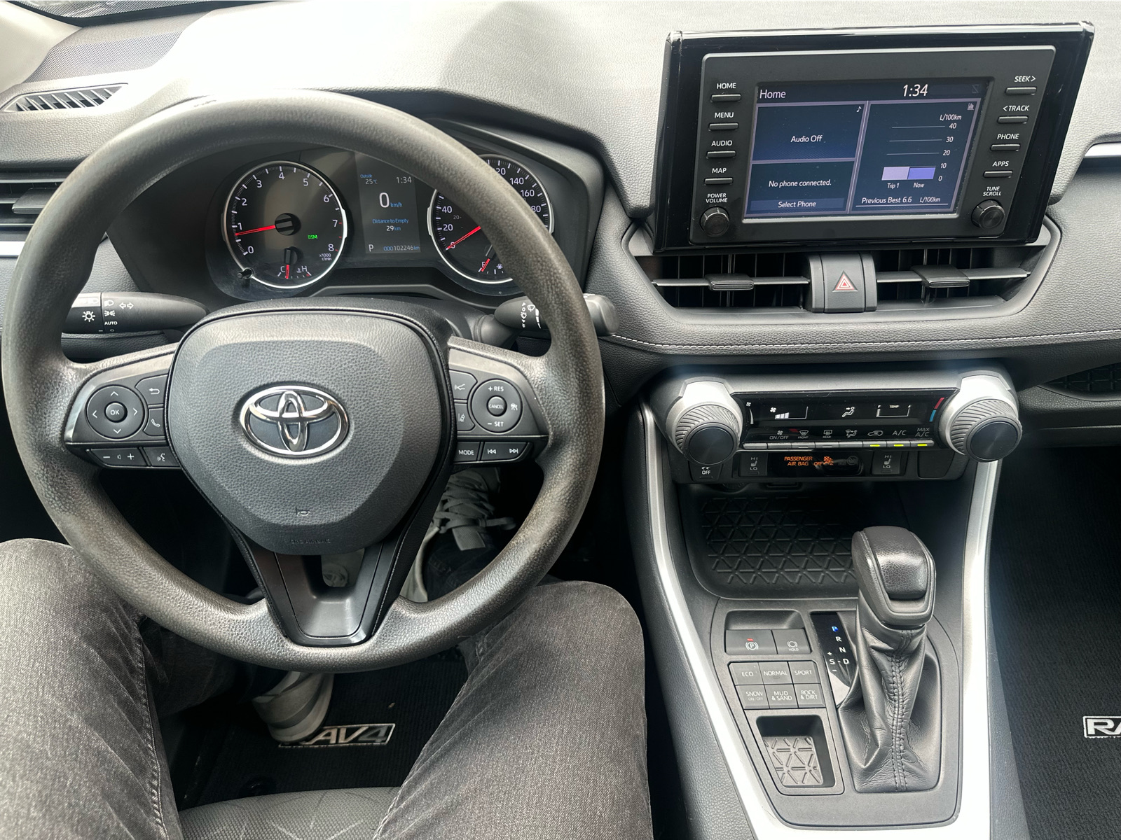 2019 Toyota RAV4 - Image 16