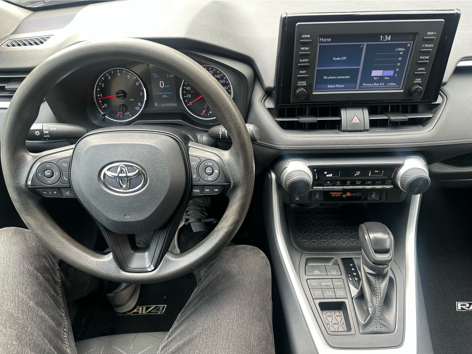 2019 Toyota RAV4 - Image 16