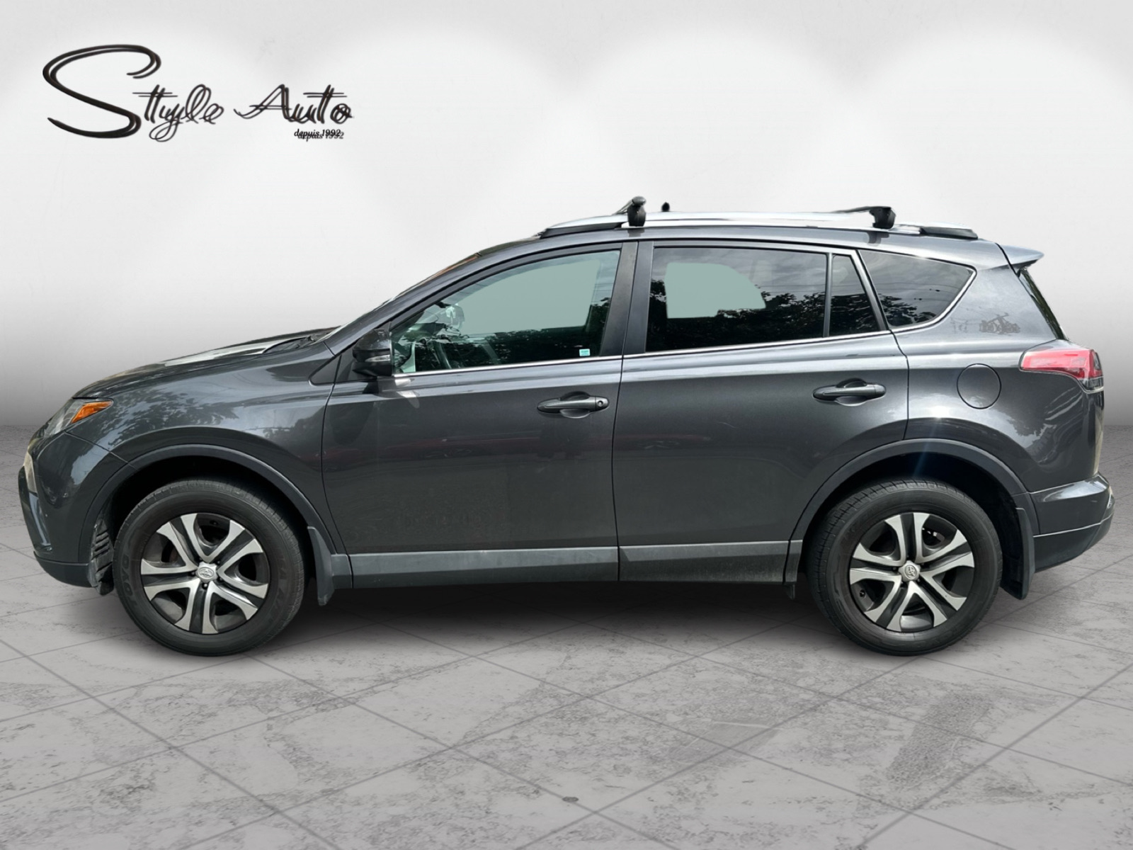 2016 Toyota RAV4 - Image 3