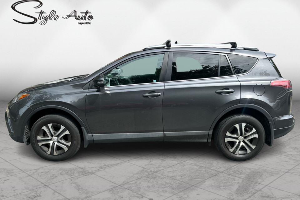 2016 Toyota RAV4 - Image 3