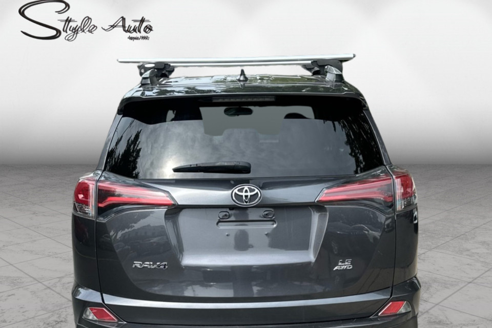 2016 Toyota RAV4 - Image 5