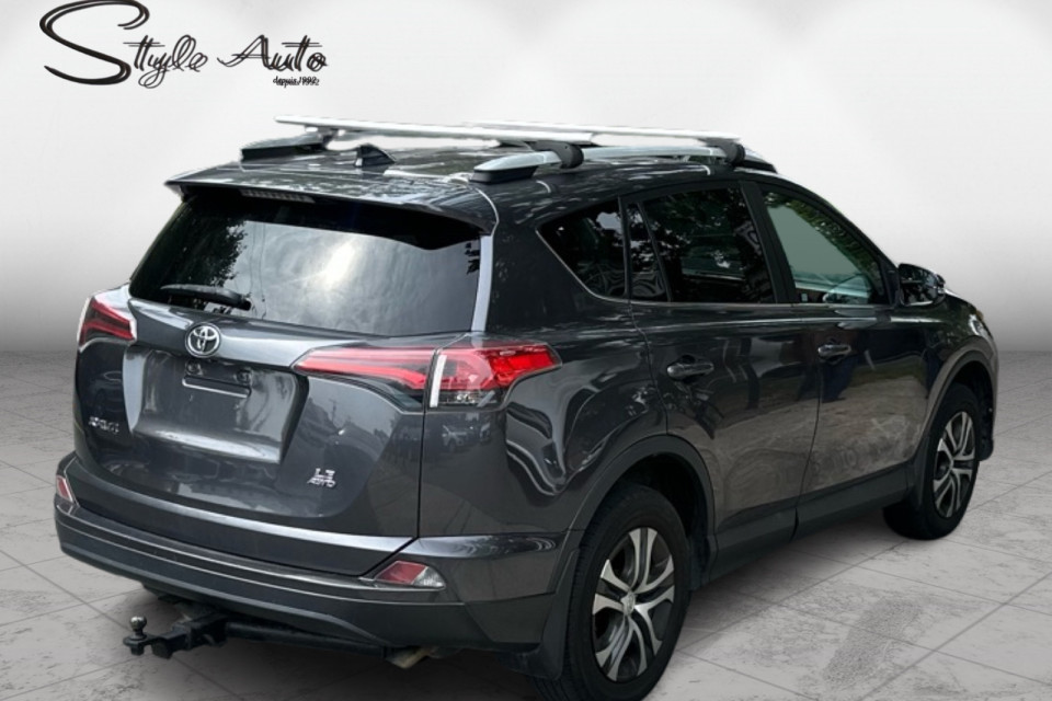 2016 Toyota RAV4 - Image 6