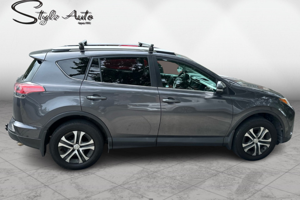 2016 Toyota RAV4 - Image 7