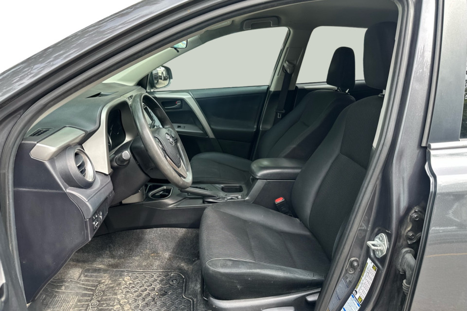 2016 Toyota RAV4 - Image 11