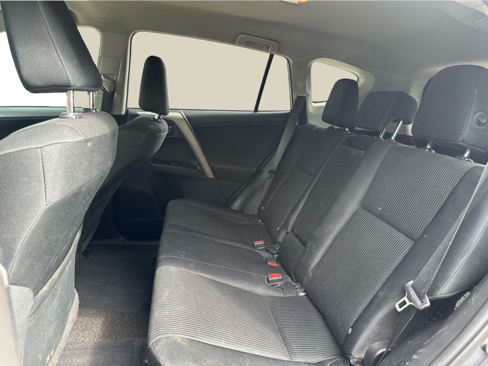 2016 Toyota RAV4 - Image 12