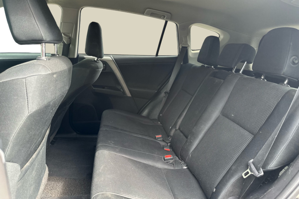 2016 Toyota RAV4 - Image 12